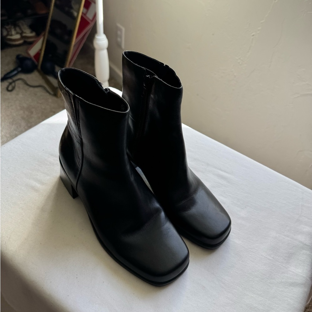 Y2K 90s Sleek black ankle boots Square toe + structured block heel Size 5